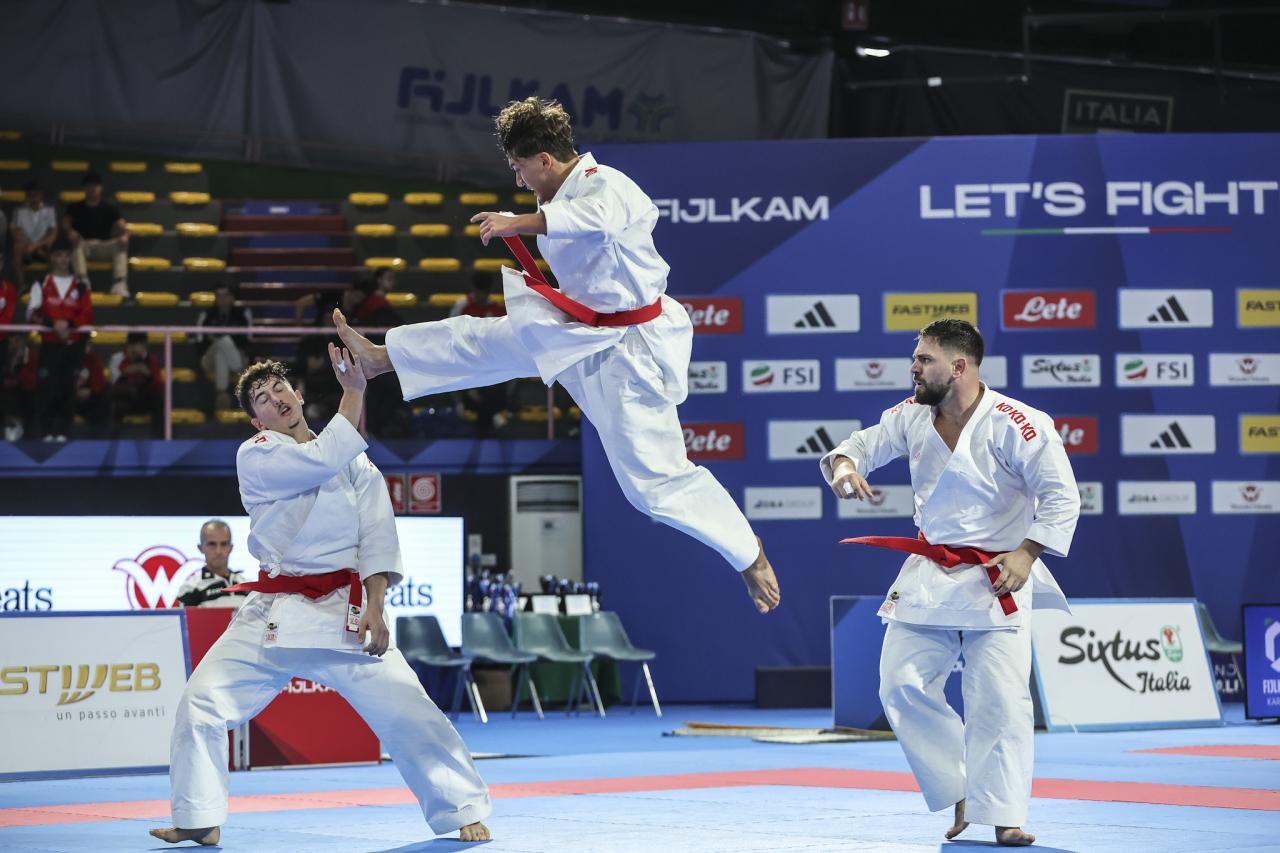 images/karate/large/campionato_italiano_karate_a_squadre_kata_senior_21.jpg